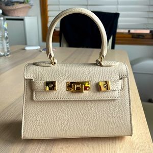 Lalage Beaumont maya mignon beige